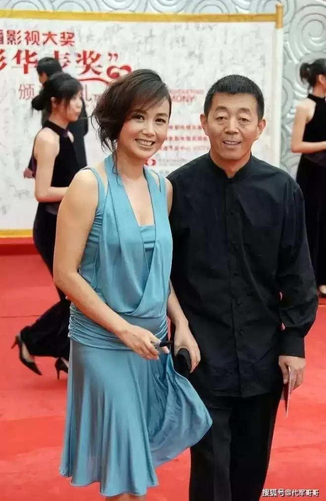 蒋雯丽近照曝光，定居英国，身形消瘦显老态