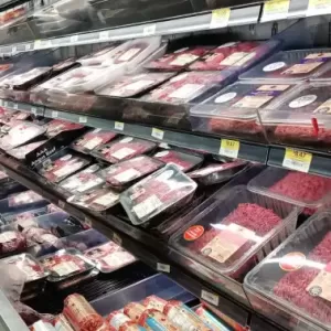 食品账单翻倍！消费者抱怨食品通胀，鸡肉、牛肉涨得不像话