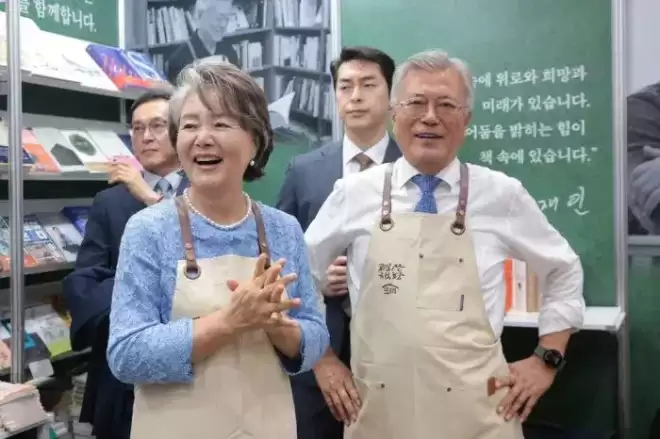 72岁前总统“再就业”，新身份让人意外...