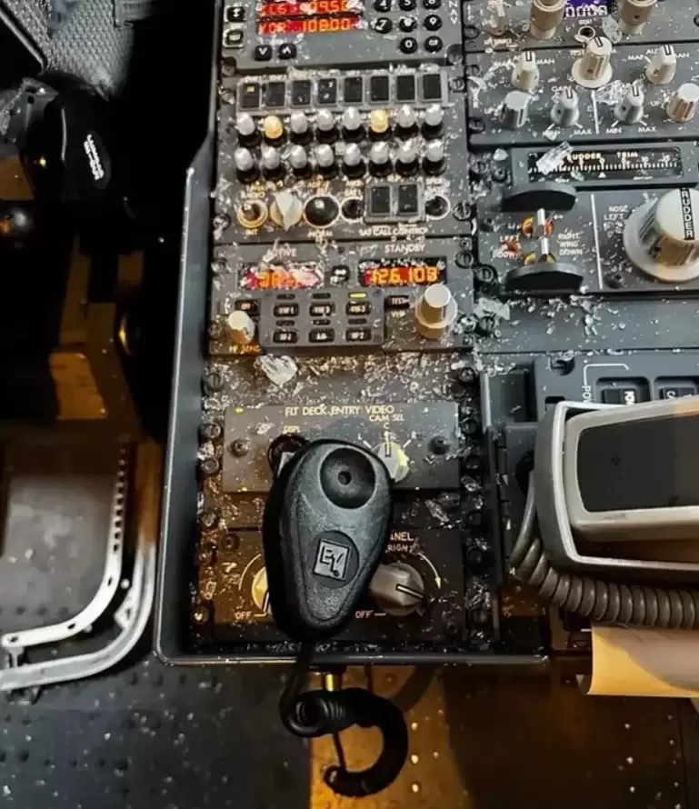 美联航737 MAX遭猛烈撞击 官方调查真相竟是…