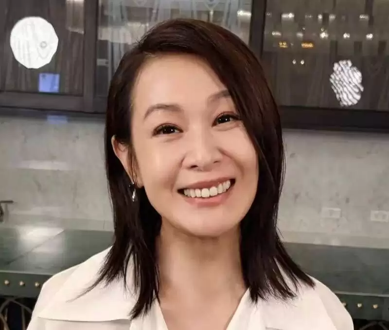 56岁刘若英断崖式衰老 生图曝光变小老太太