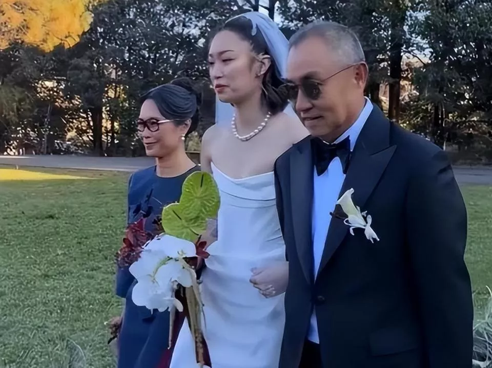 玉龙雪山下婚礼结束仅4天,霍震霆两个儿子爆雷