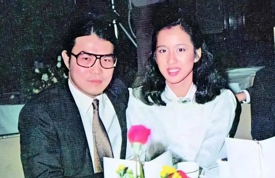 玉龙雪山下婚礼结束仅4天,霍震霆两个儿子爆雷