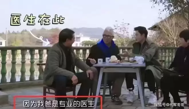 唐嫣现身公公追悼会!夫妻俩门口迎宾粉碎婚变传闻