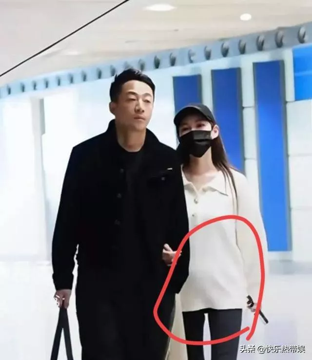 机场偶遇汪小菲马筱梅夫妇，女方孕肚已显怀