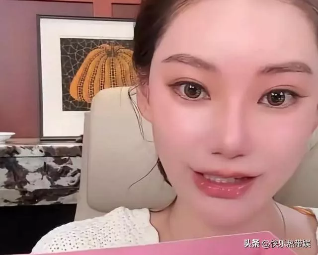 机场偶遇汪小菲马筱梅夫妇，女方孕肚已显怀