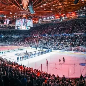 【有片】1.5万人捧场新成立温哥华金眼队 奥运金牌选手打响开门红