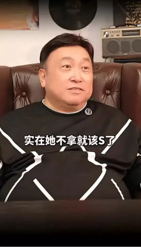 香港知名影后突然白发尽显，发际线崩了一块