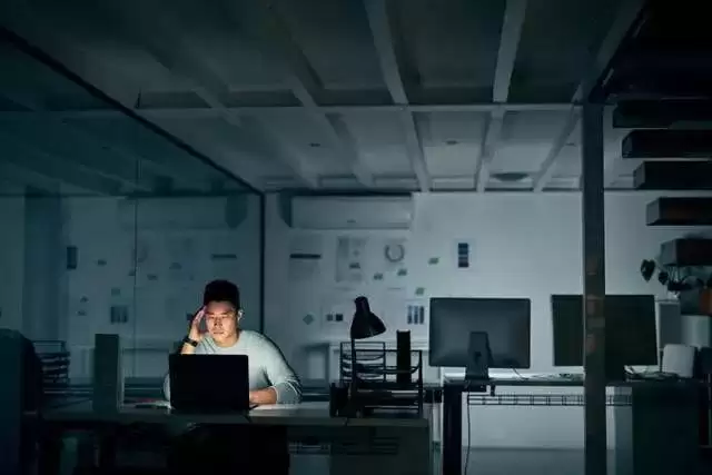 亚马逊大裁员，数万人的无声退场