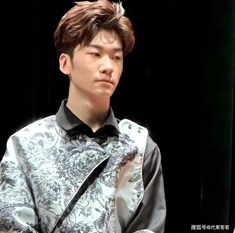 张亮18岁儿子留学出事?被曝与女同学恋爱致怀孕