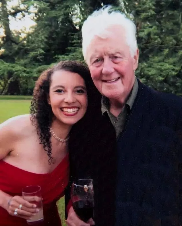 英国老贵族全球征婚:会生儿子 开飞机 年龄不超40...