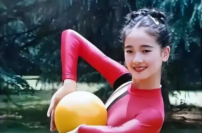 她曾是体操冠军 被姜文带进娱乐圈，绯闻好多