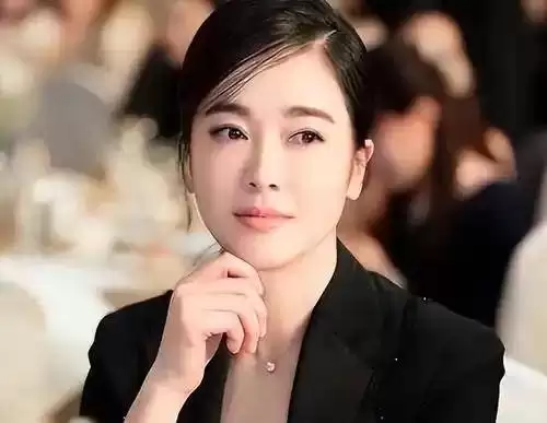 她曾是体操冠军 被姜文带进娱乐圈，绯闻好多