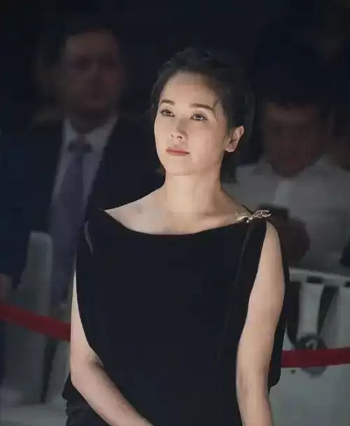 她曾是体操冠军 被姜文带进娱乐圈，绯闻好多