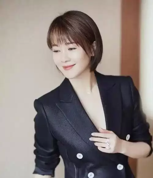 她曾是体操冠军 被姜文带进娱乐圈，绯闻好多