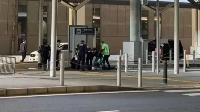 一名中国游客在日本机场坠楼身亡.....