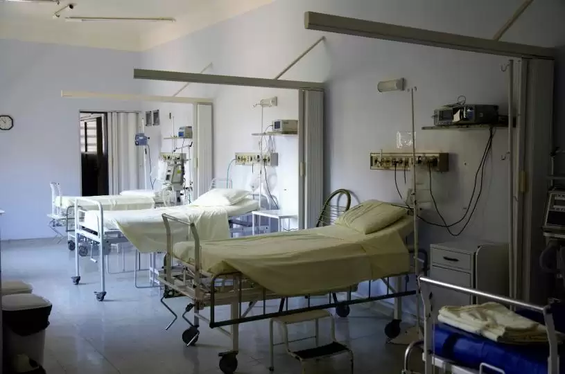 报告：一年逾2.3万加拿大人等候治疗时离世  “等候死亡名册”累计逾10万人