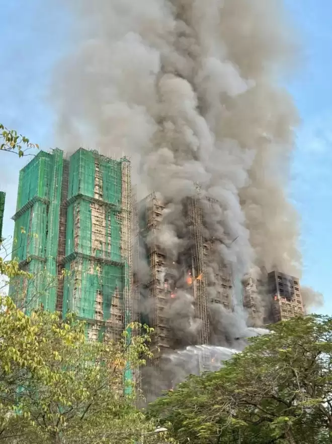 香港多所学校明日停课！大火已致14人遇难，居民痛心目睹