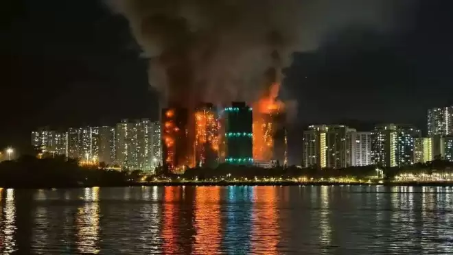 香港多所学校明日停课！大火已致14人遇难，居民痛心目睹