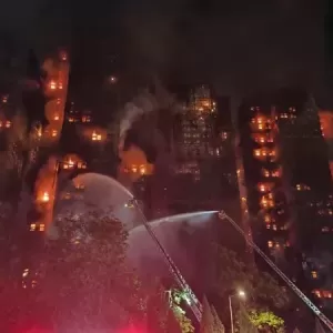 香港大火疑人祸？工人竹棚架旁吸烟画面疯传