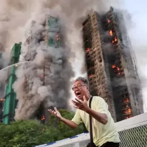 香港高楼大火44死 李家超：午夜后火势获控制