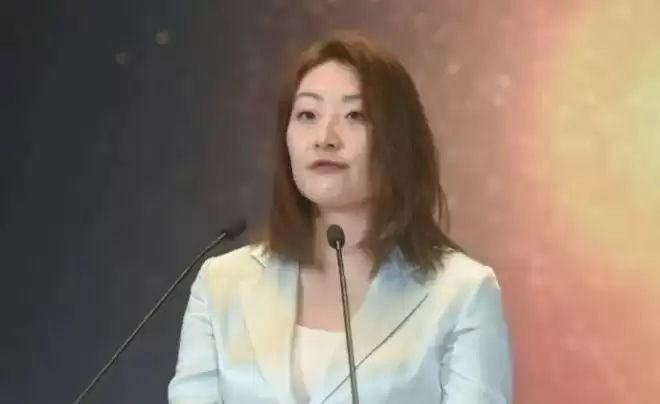 宗馥莉卸任娃哈哈集团董事长 31岁许思敏接任