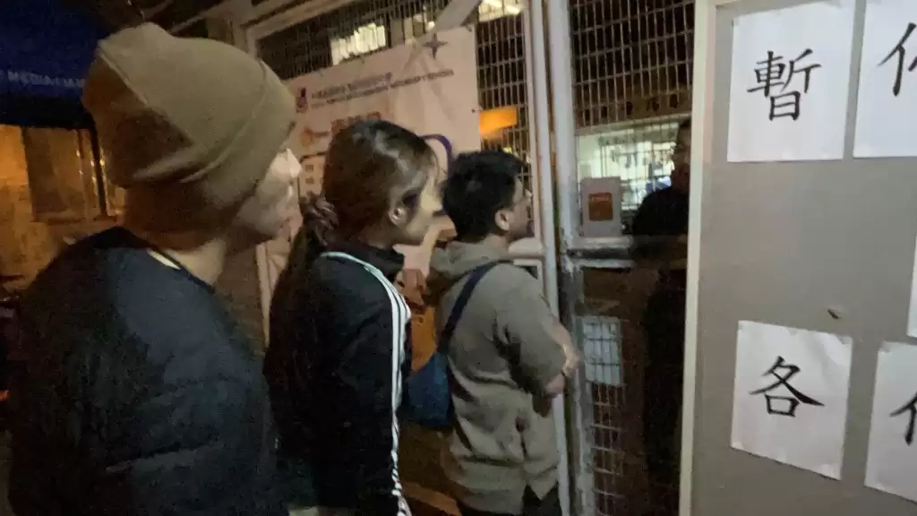 大埔宏福苑五级火｜移加港人托友寻双亲 16岁女生与嫲嫲叔叔同失联 曾留言“烧到过嚟”