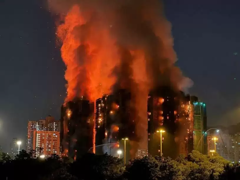 【持续更新】香港宏福苑大火  128死、200人情况未明  廉署拘2人 警钟未响消防将采行动