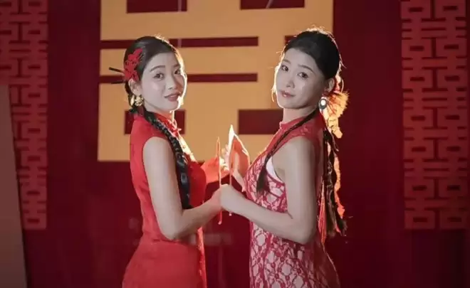 双胞胎兄弟同天迎娶双胞胎姐妹 “复制粘贴的幸福”