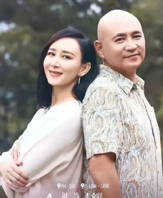 47岁胡静时隔九年在不丹庆生！扎双马尾似少女