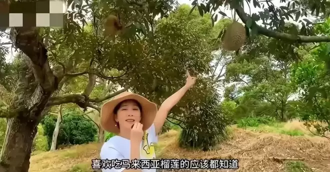 47岁胡静时隔九年在不丹庆生！扎双马尾似少女