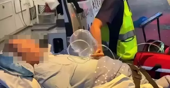 57岁袁惟仁送急诊画面曝光，成植物人三年身形消瘦