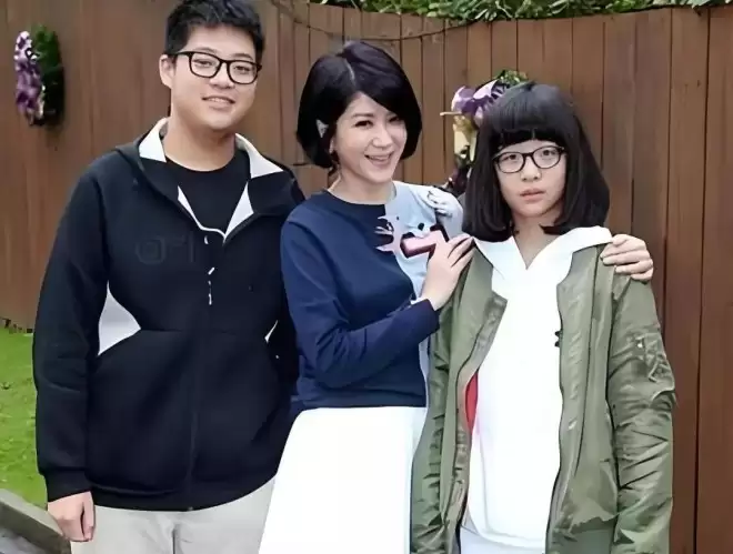 57岁袁惟仁送急诊画面曝光，成植物人三年身形消瘦