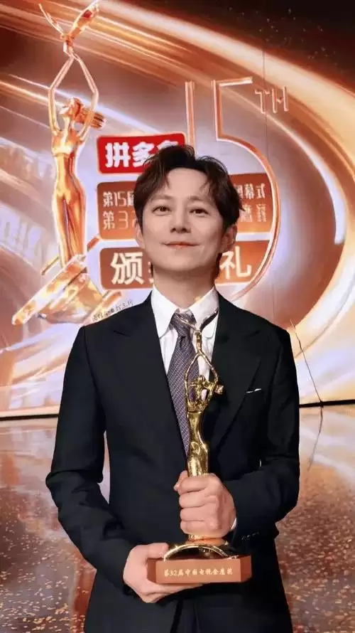 我就说何老师还不退休迟早会出事吧？芒果台一哥真厉害