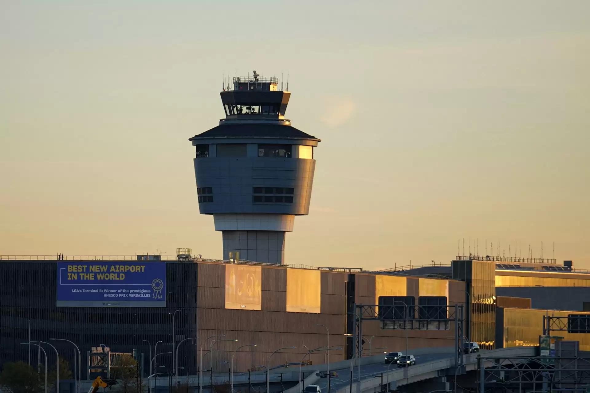 美联邦航空局：因炸弹威胁 飞往费城航班一度全停飞