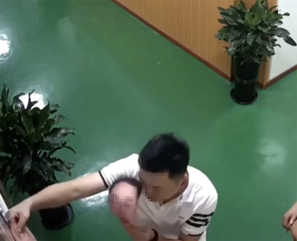 温州龙港一社区多名干部被指用人脸面具“刷脸”打卡