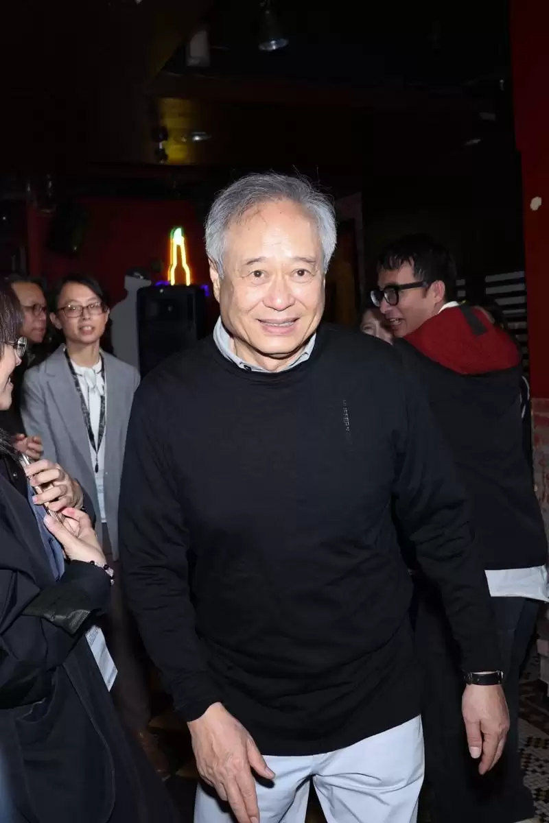 李安惊喜现身邱泽婚礼 模仿许玮宁跳舞 被夸“好可爱”