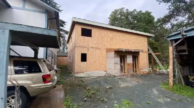 弄巧成拙！大温屋主获批后院建谷仓 却建5房公寓