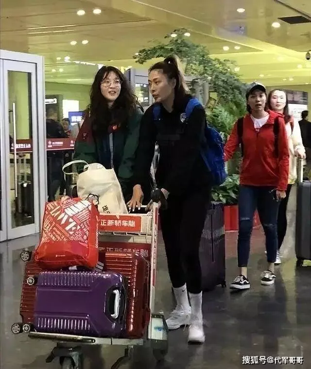 女排马蕴雯：嫁大16岁美国富豪，住豪宅高调炫富