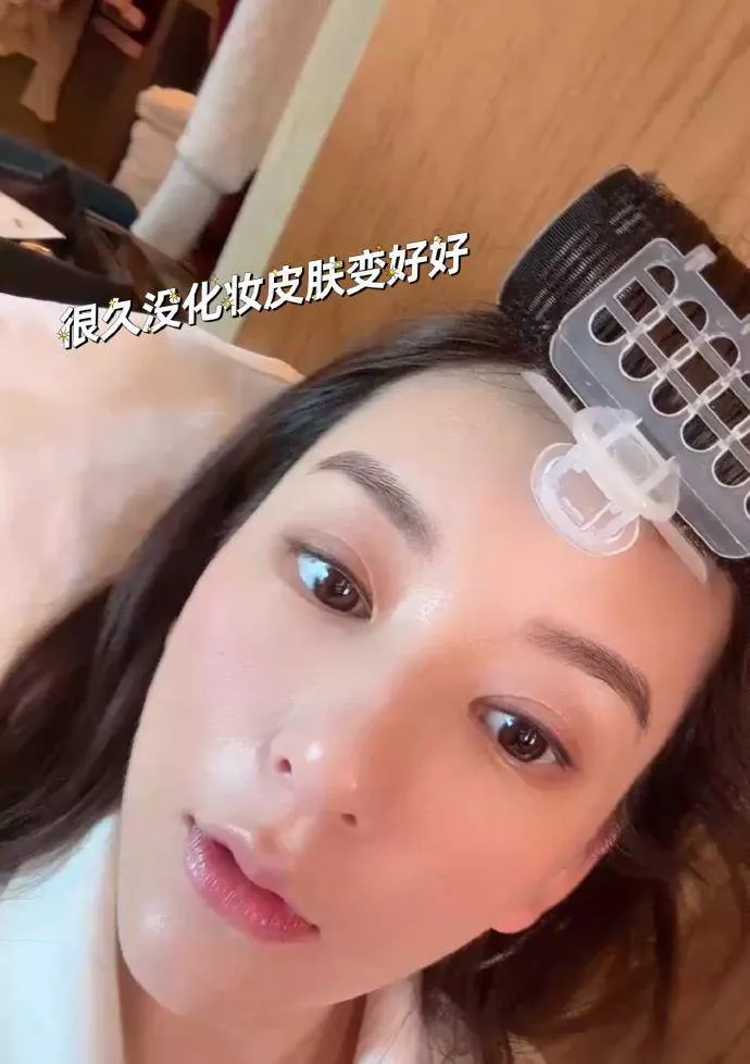 方媛庆小女儿满月,近照曝光又瘦又美