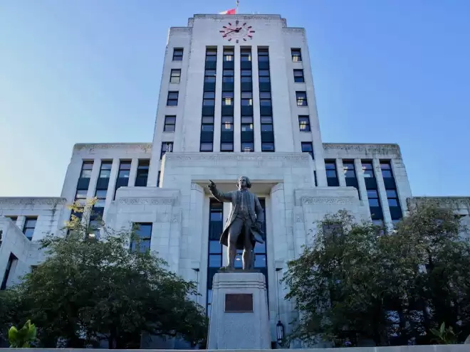炸锅！加拿大华裔市长力推"地税零增长"，大砍开支！