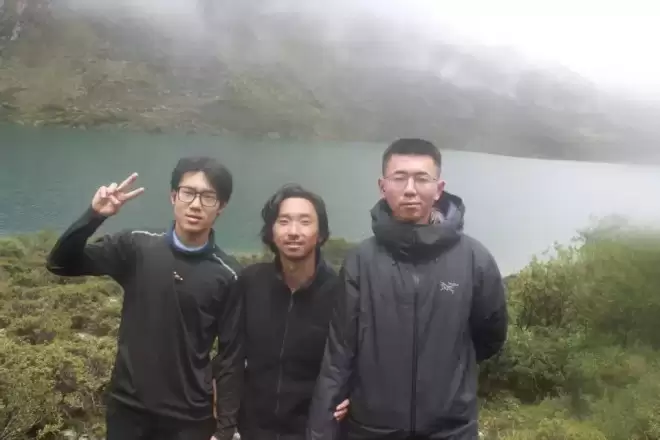 32岁富二代有三个硕士文凭,却在大理流浪,月花100元