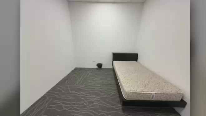 千万别忽略护照问题：安省女子因护照破损被拘留24小时原机遣返