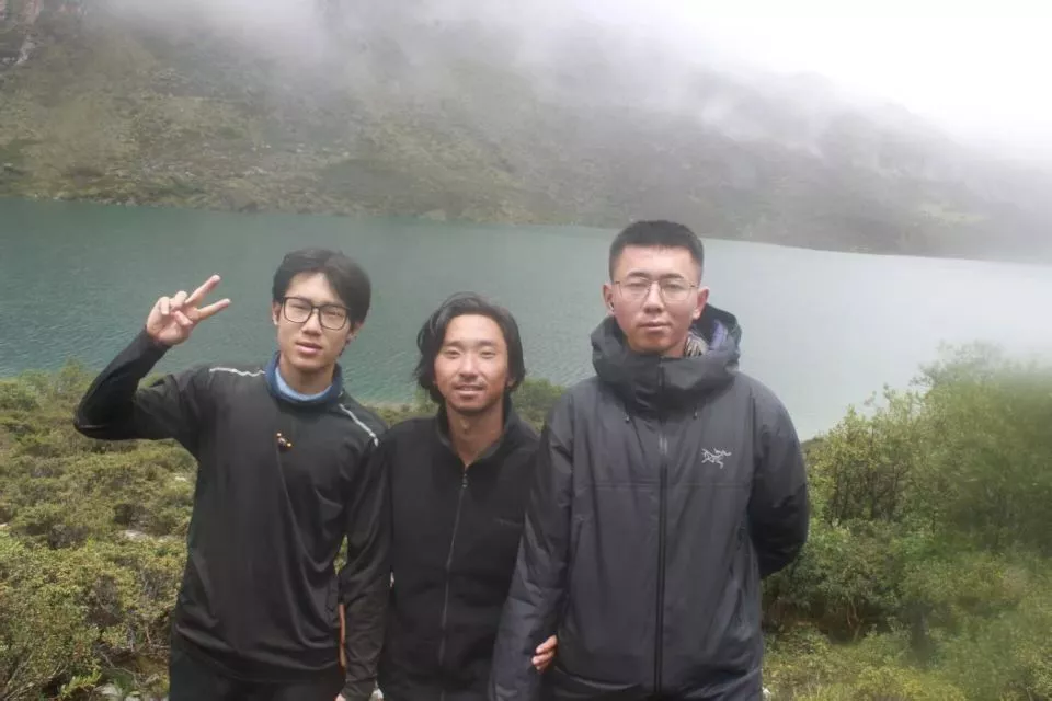 32岁富二代有三个硕士文凭,却在大理流浪,月花100元