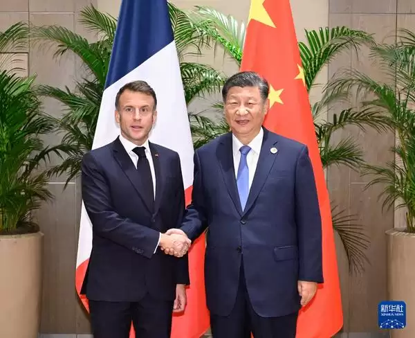 马克宏抵北京 开始为期3天国事访问