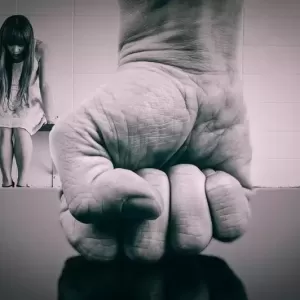 英国华裔男子教保员性侵幼儿园学童 当庭认26起罪行