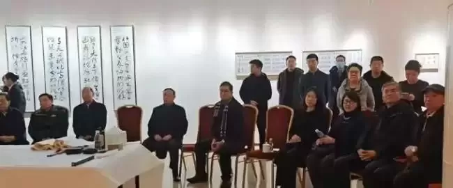 杨振宁逝世后翁帆首度参加活动 翁母陪同心事重重