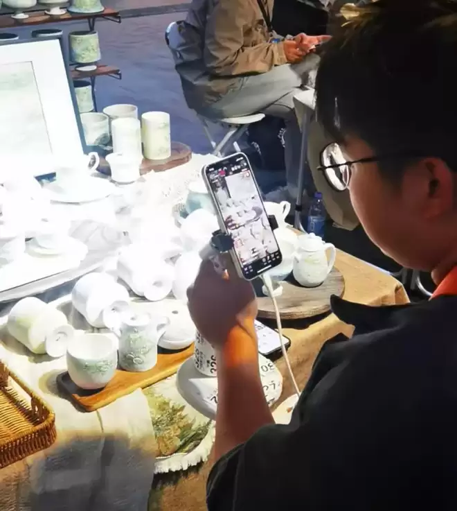 景德镇，挤满暴富失败的年轻人