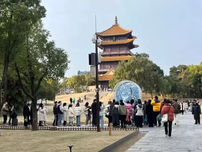 景德镇，挤满暴富失败的年轻人