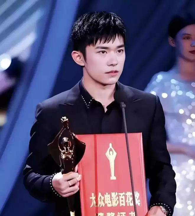 陪玩陪睡还没完！继要求结扎后王晶再曝内幕
